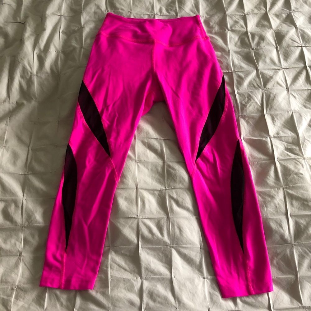 BEYOND YOGA crop leggings